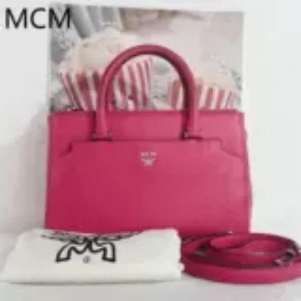 95新 MCM 玫红色手提斜挎包G25310690底长26X17