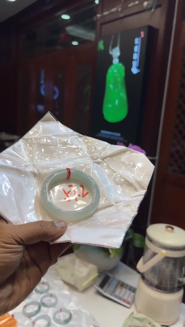 未镶嵌手镯翡翠手镯