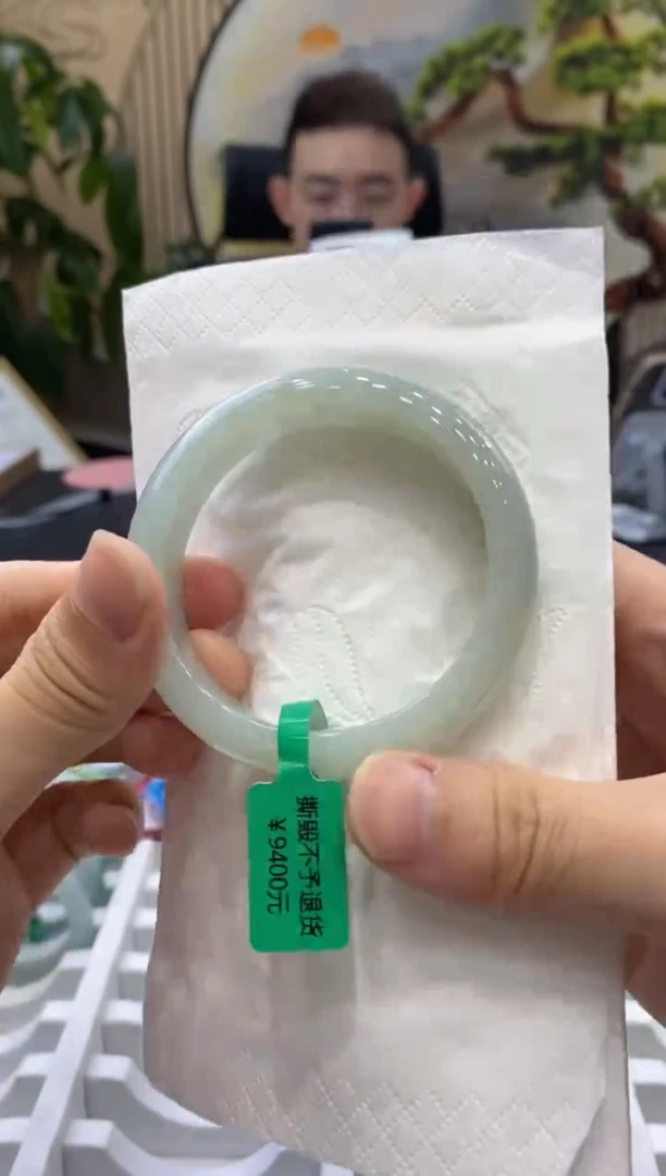 翡翠手镯未镶嵌3892