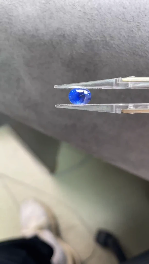 裸石蓝宝石有烧2克拉椭圆皇家蓝