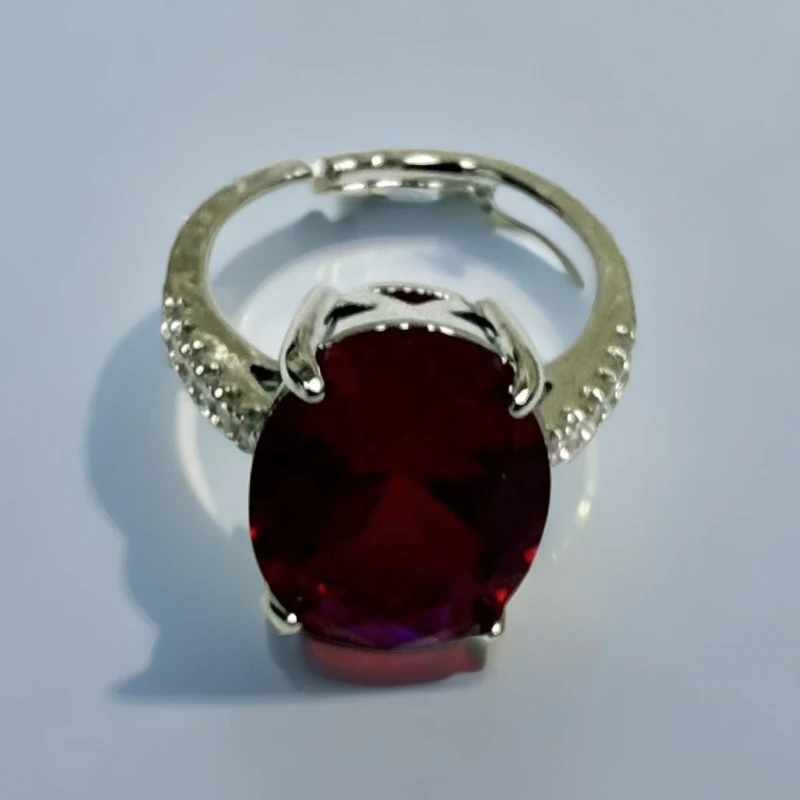 红戒指椭圆四爪白边款—b73