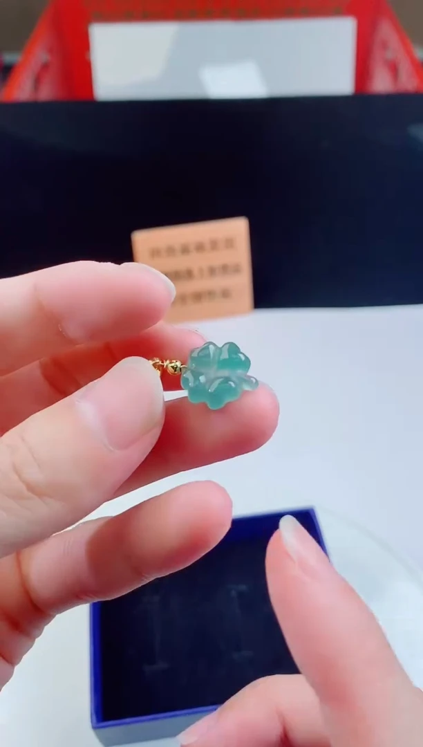颈饰未镶嵌翡翠   ·