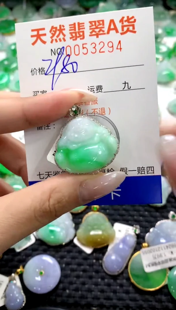 翡翠18K金镶嵌颈饰1111111111111111