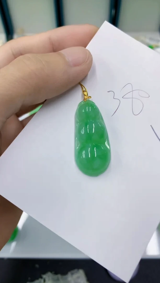翡翠18K金镶嵌颈饰翡翠
