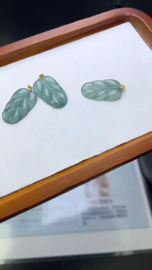 翡翠18K金镶嵌颈饰多样性发1件