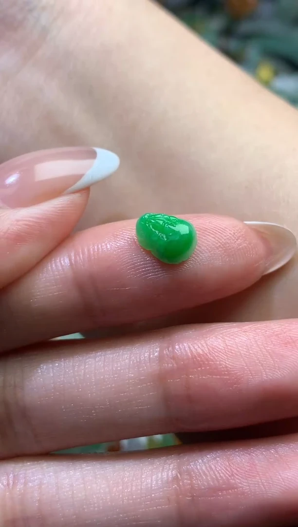 未镶嵌定制翡翠毛货 8.5-6.5-3.7