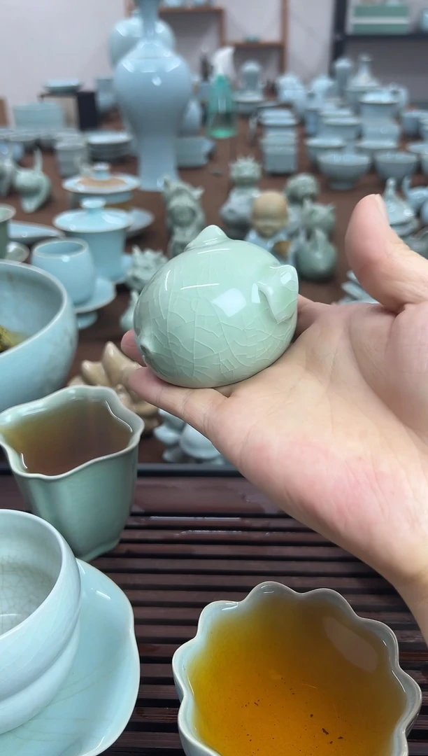 摆件一级原矿豆绿釉茶宠猪