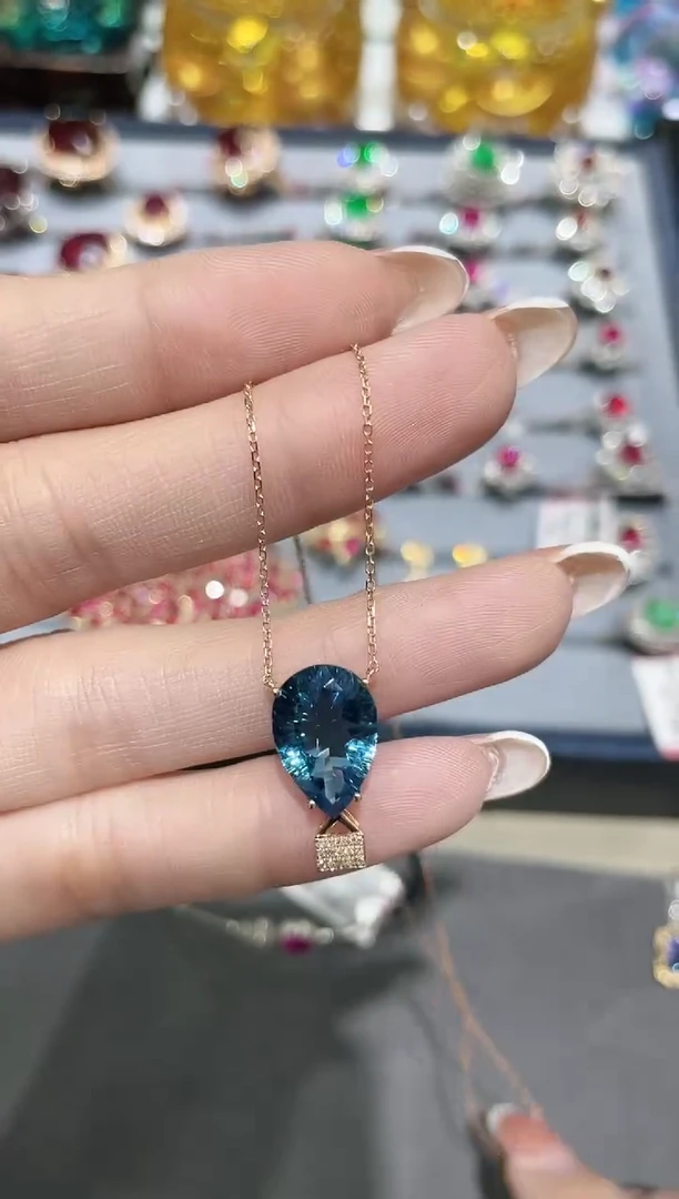 项链18K金镶嵌托帕石·