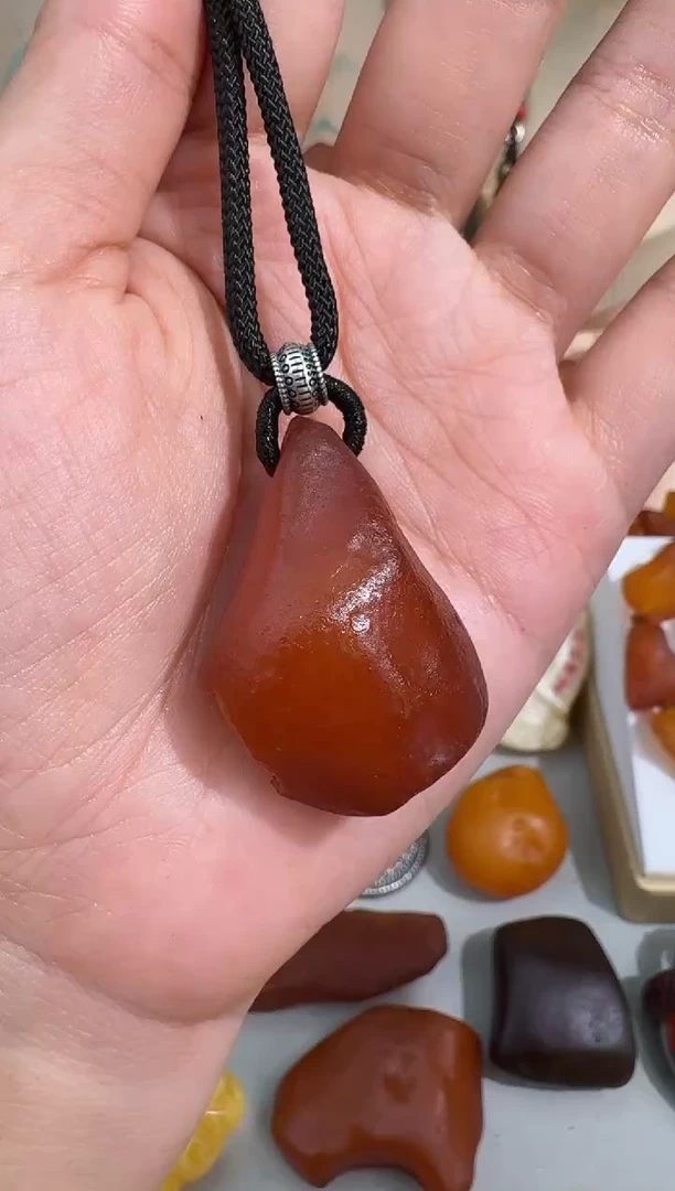 未镶嵌琥珀裸石琥珀