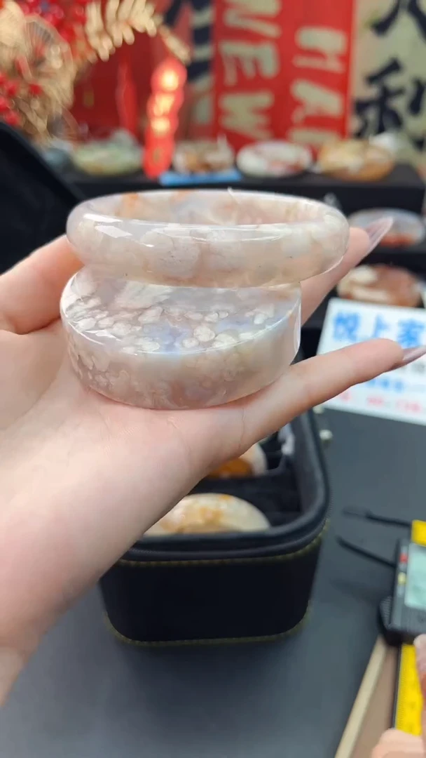 【闪购商品】石英质玉手镯未镶嵌赠送镯心（63圈口）