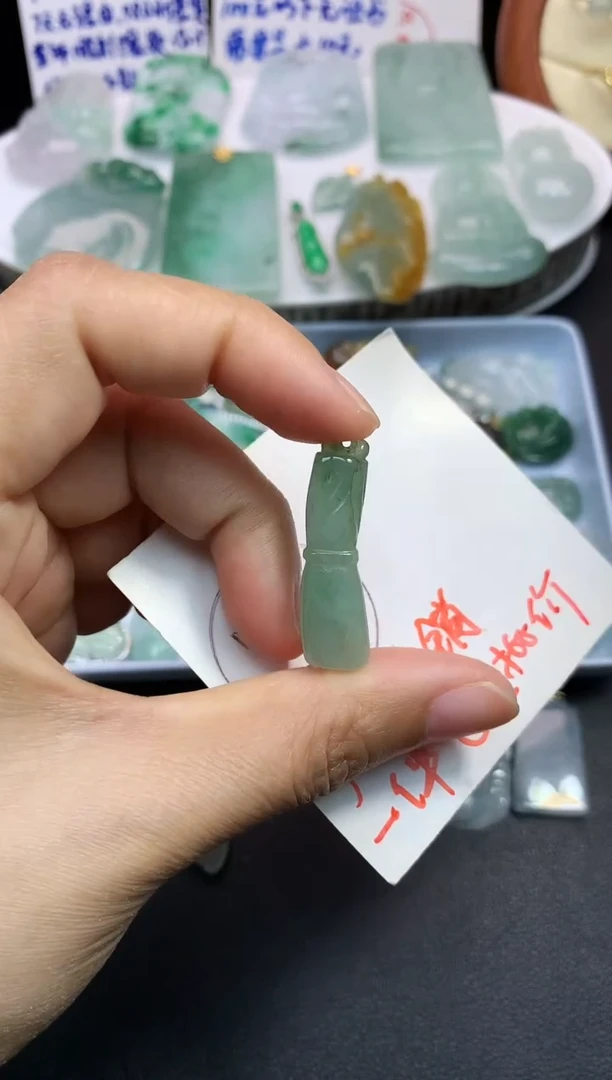 颈饰未镶嵌翡翠吊坠