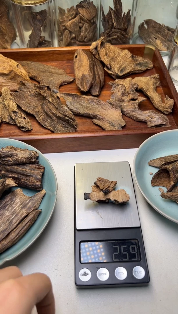 沉香海南鸡母虫漏土熟2.5克