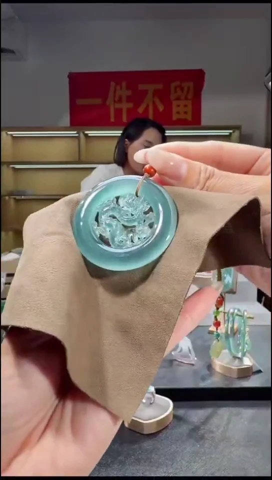 吊坠(不含链)未镶嵌翡翠龙牌