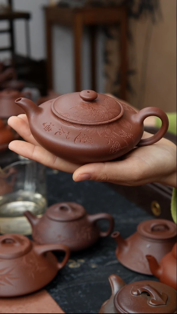 茶壶紫砂舒合九鱼荷花图