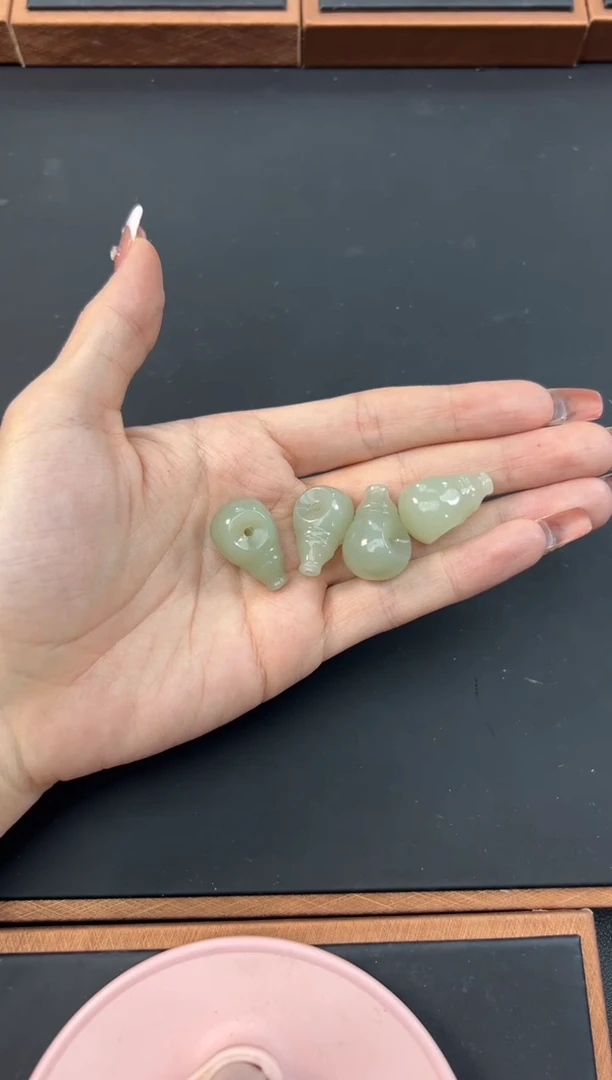 【闪购商品】和田玉吊坠(赠链)未镶嵌迪克兰吊坠多样性发货拍一发一