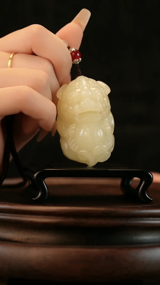 云南石竹叶青雕刻：有求必应