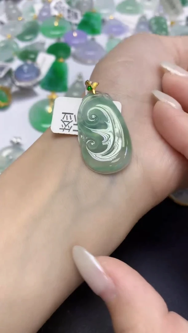 颈饰18K金镶嵌翡翠天然缅甸翡翠A货多样性发一件