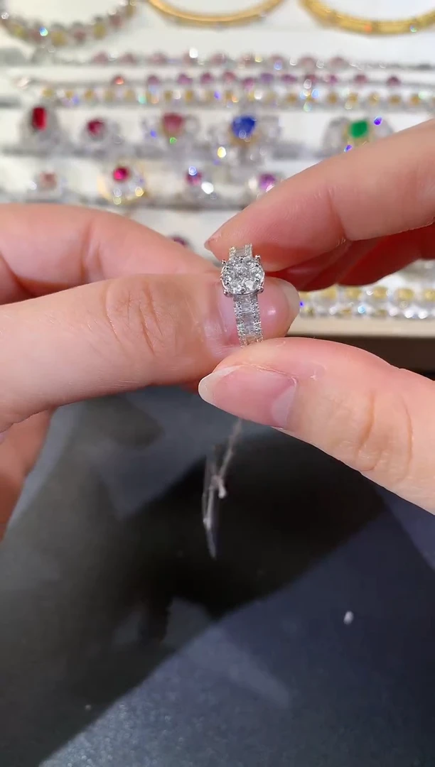 【闪购商品】钻石戒指18K金镶嵌R408|3980