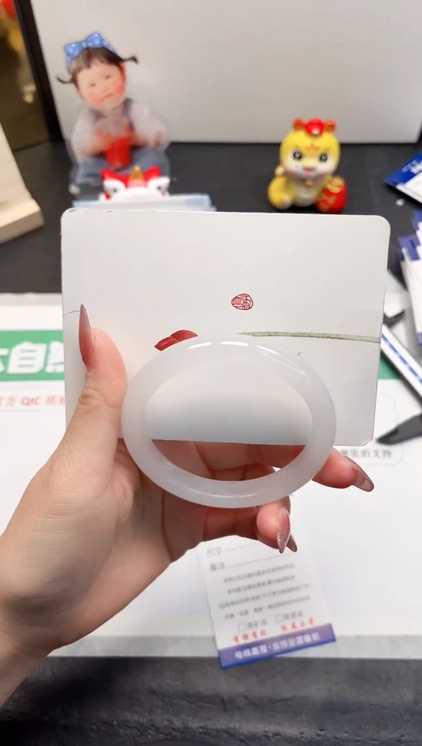 【闪购商品】石英质玉手镯未镶嵌176-60