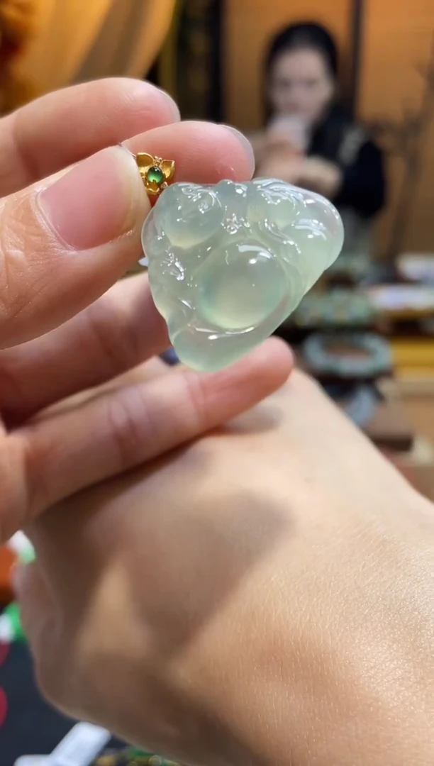 颈饰18K金镶嵌翡翠18K金镶嵌