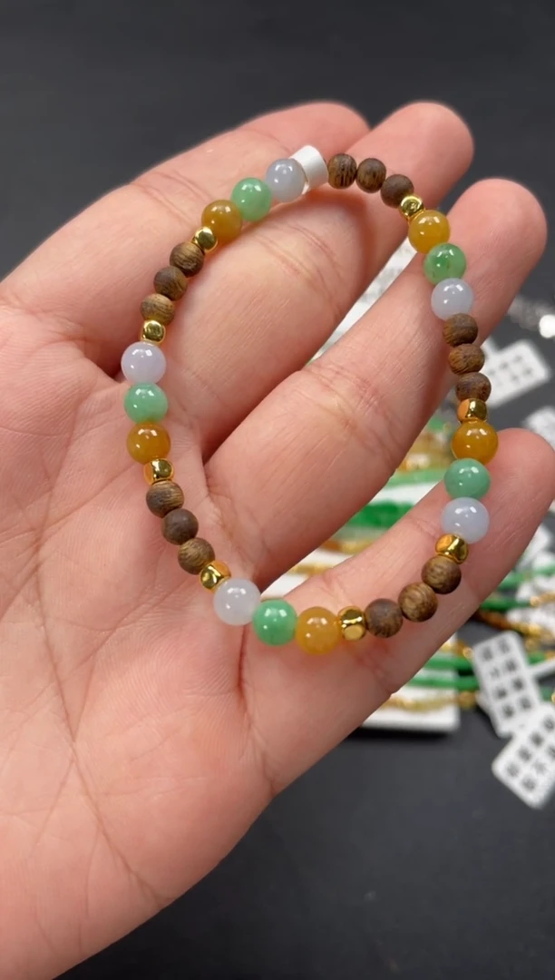 套链足金镶嵌翡翠一个   P425