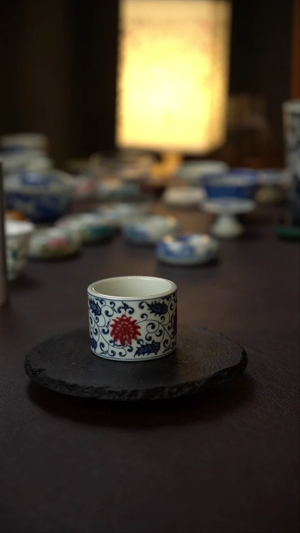 景德镇全手工手绘青花釉里红缠枝莲扳指杯