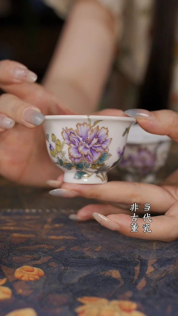 溢珍堂芙蓉花小压手杯