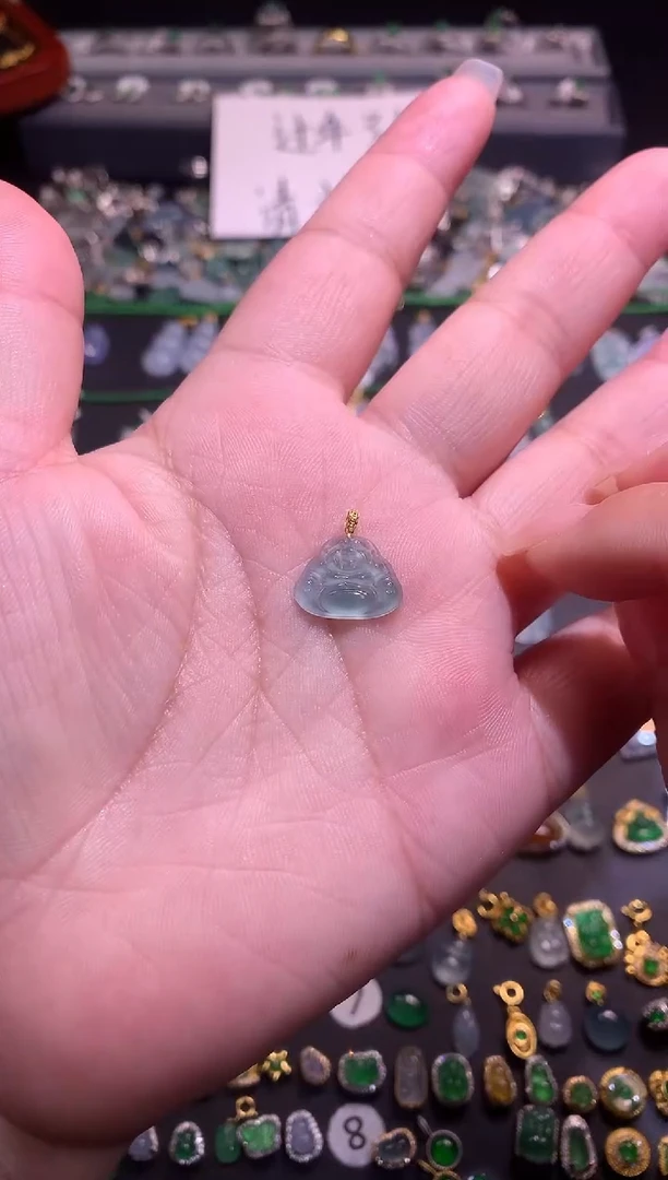 【闪购商品】翡翠吊坠(不含链)18K金镶嵌颜色随机