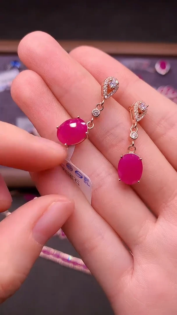 【闪购商品】红宝石耳饰银S925镶嵌......