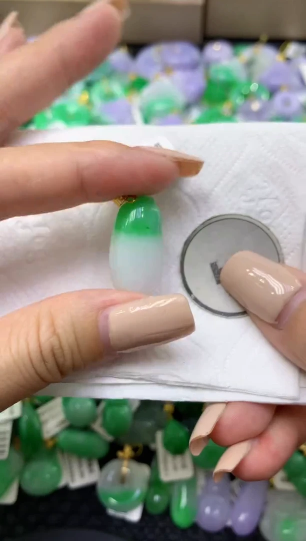 颈饰18K金镶嵌翡翠天然缅甸翡翠A货