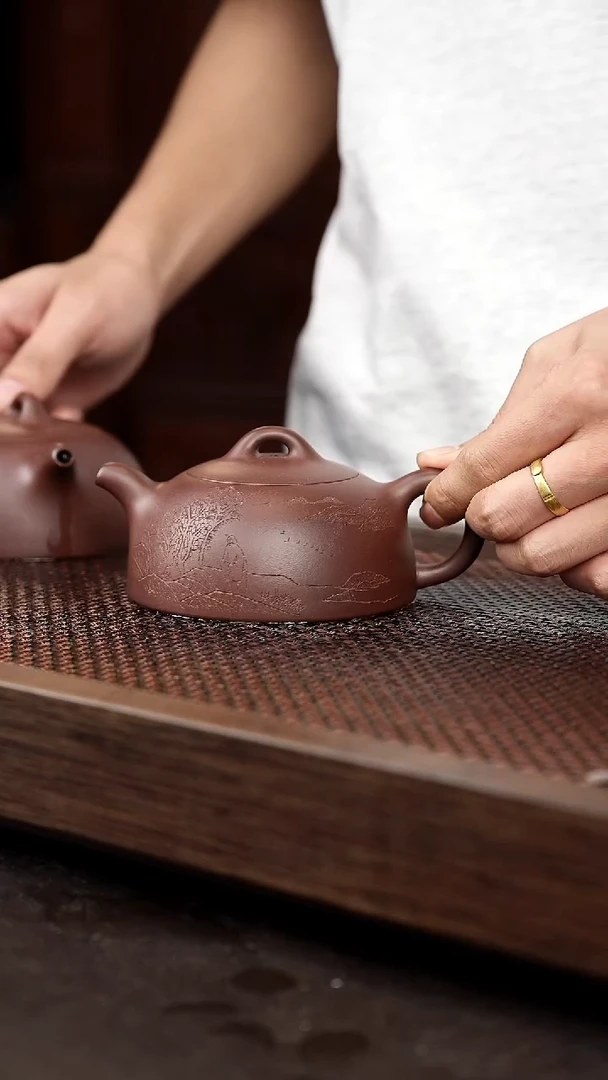 茶壶紫砂底槽清刻绘半月【带矿标证书】