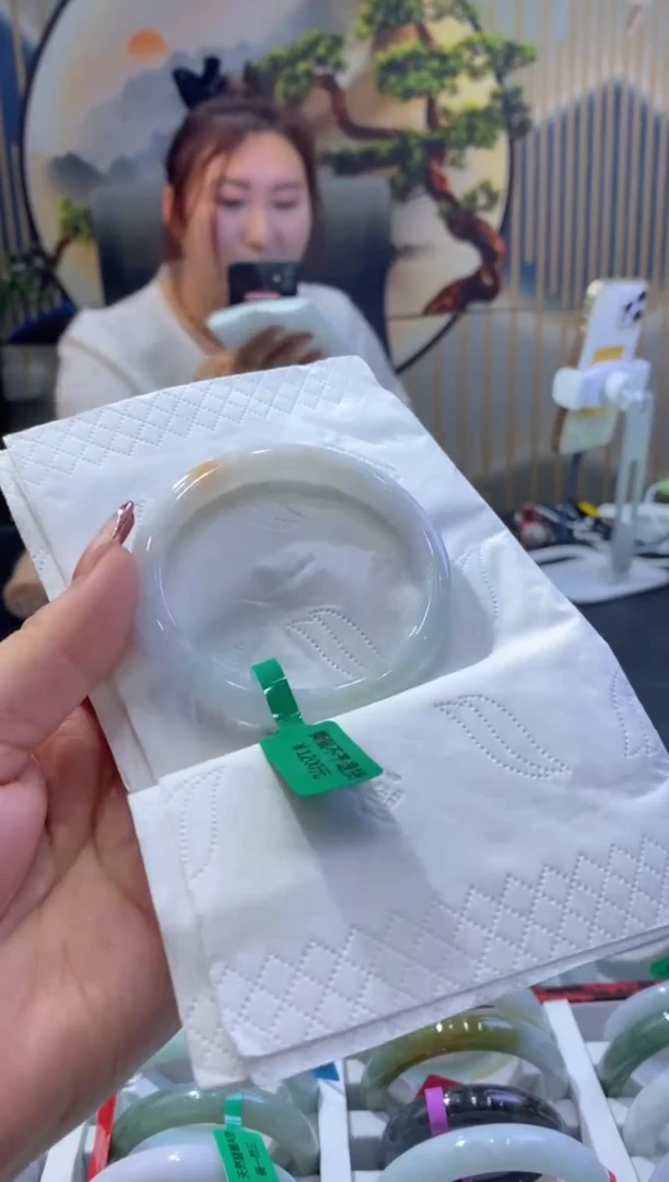 【闪购商品】翡翠手镯未镶嵌00008723
