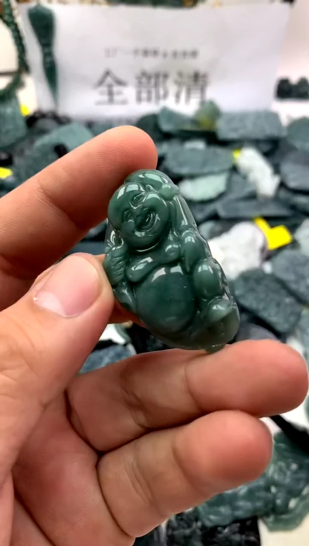 翡翠未镶嵌颈饰佛公