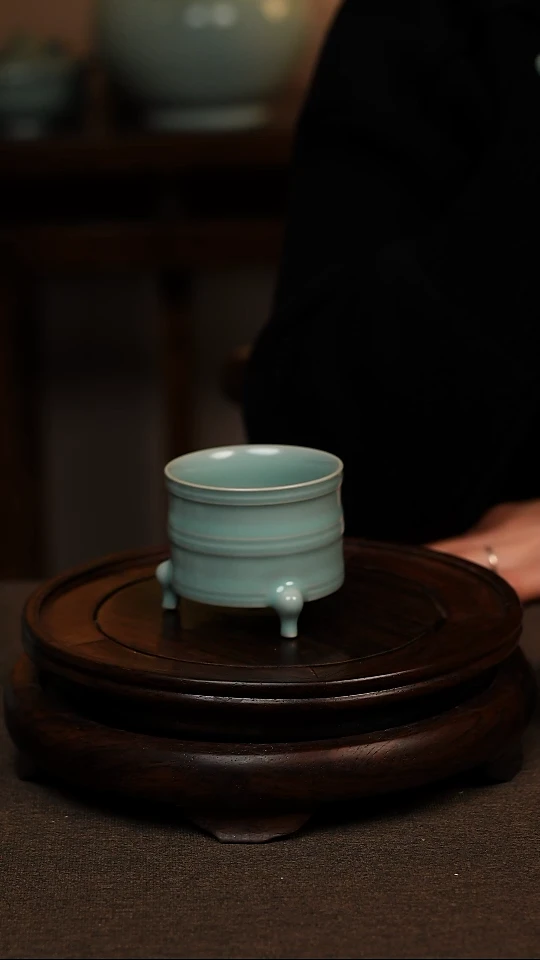 瓷片仿古青绿釉全手工三足玹纹樽80ml 微瑕 不带礼盒