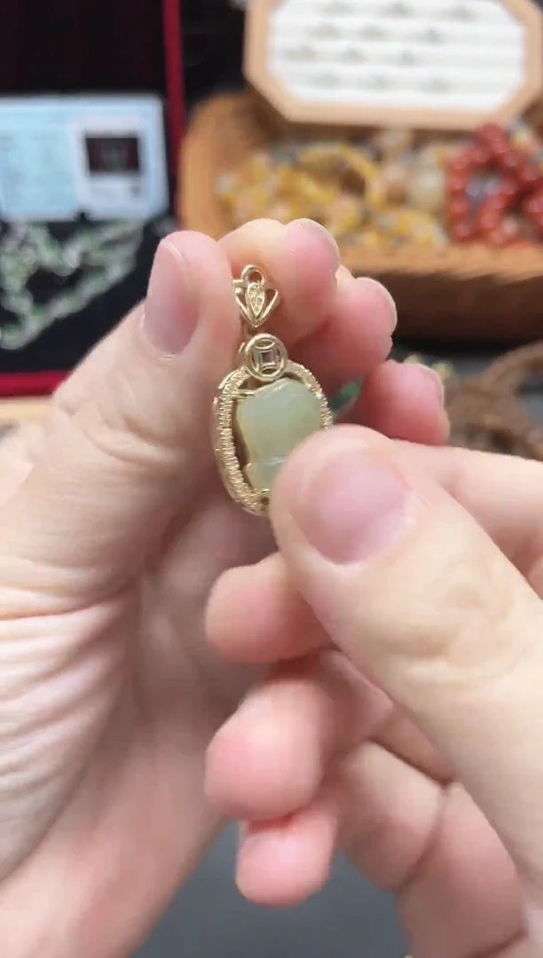 吊坠(赠链)未镶嵌和田玉多样性发货拍一发一