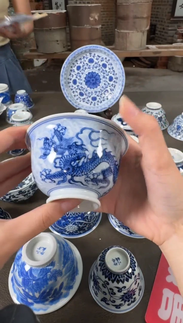 杯子三方器合青花淡海水龙纹盖碗