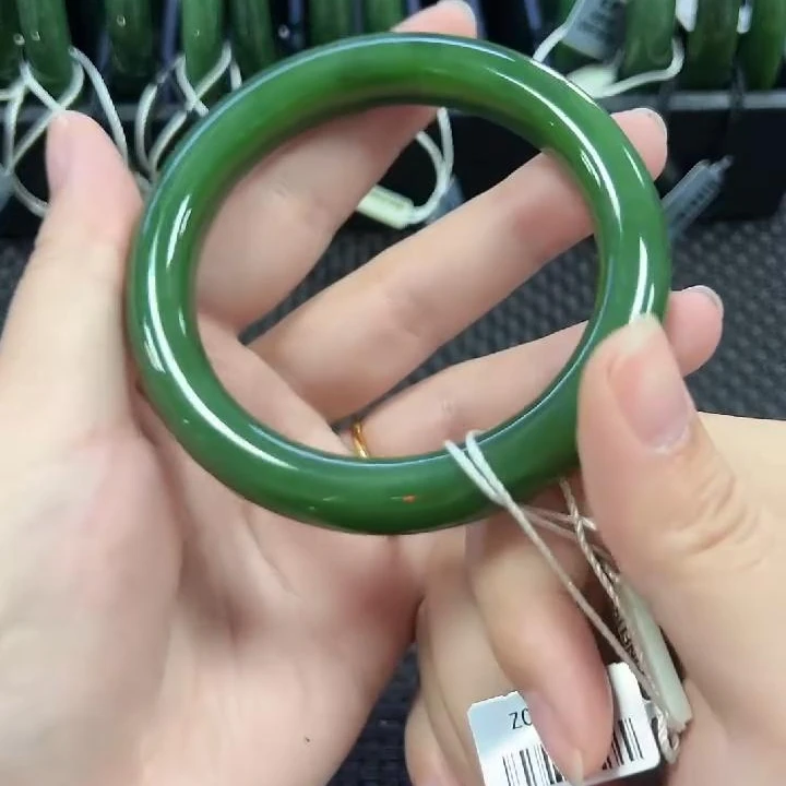 和田玉手镯一支(多样性发1件)