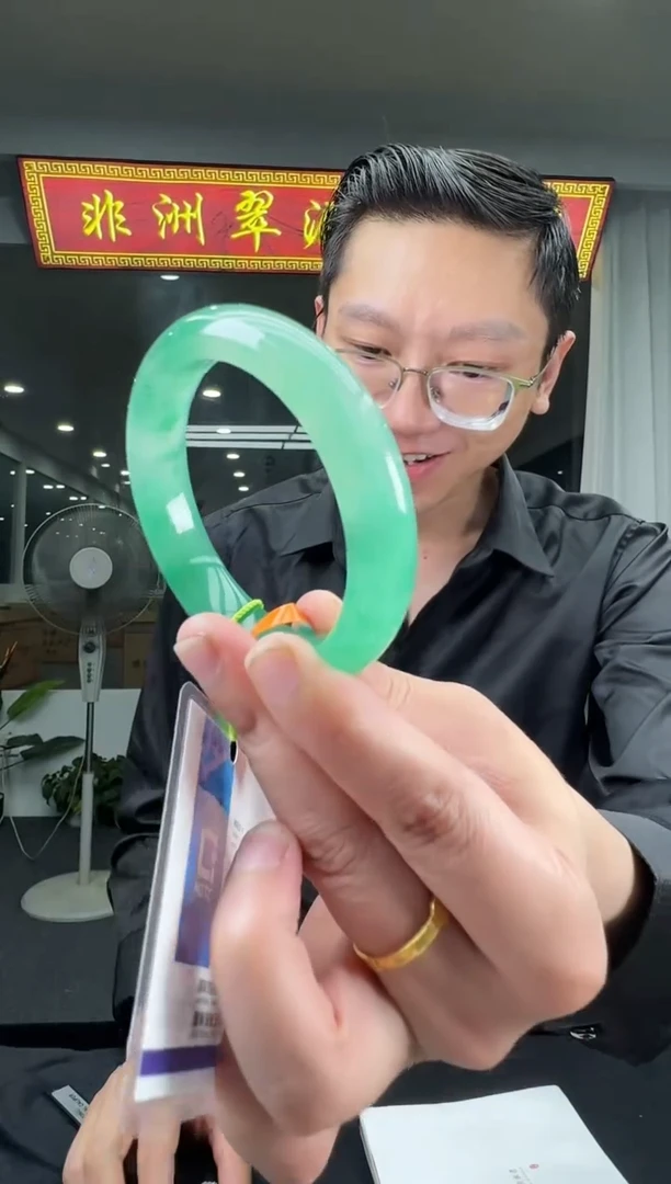 石英质玉（非洲翠）手镯未镶嵌106
