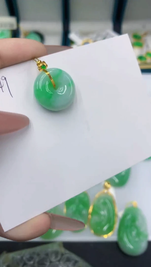 颈饰18K金镶嵌翡翠11111