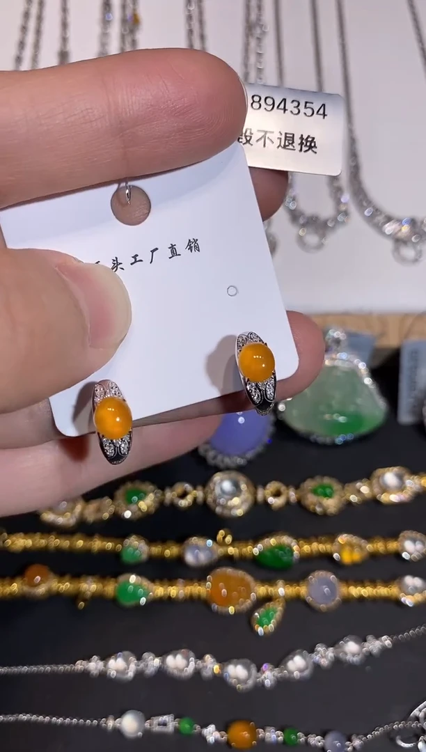 18K金镶嵌翡翠耳饰耳饰