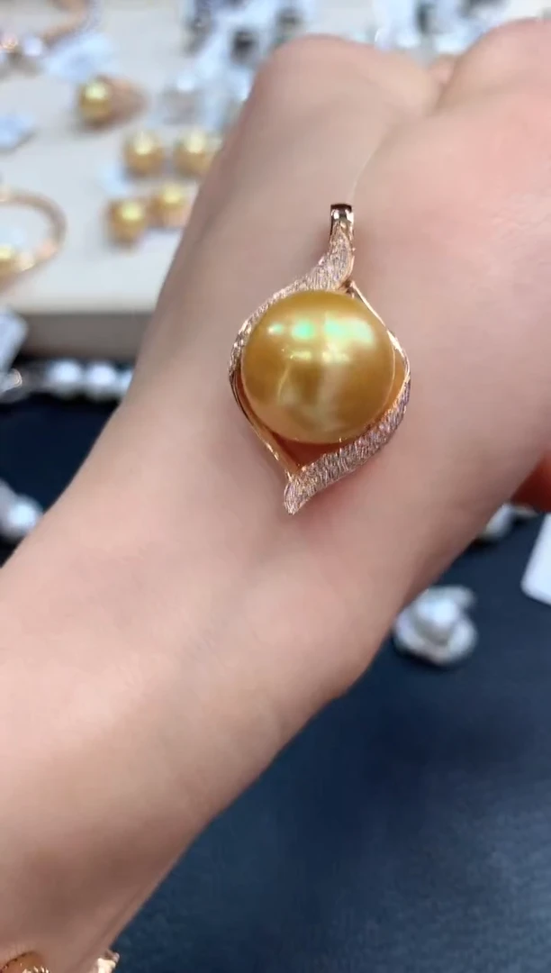 【闪购商品】18K金镶嵌海水珍珠吊坠m184