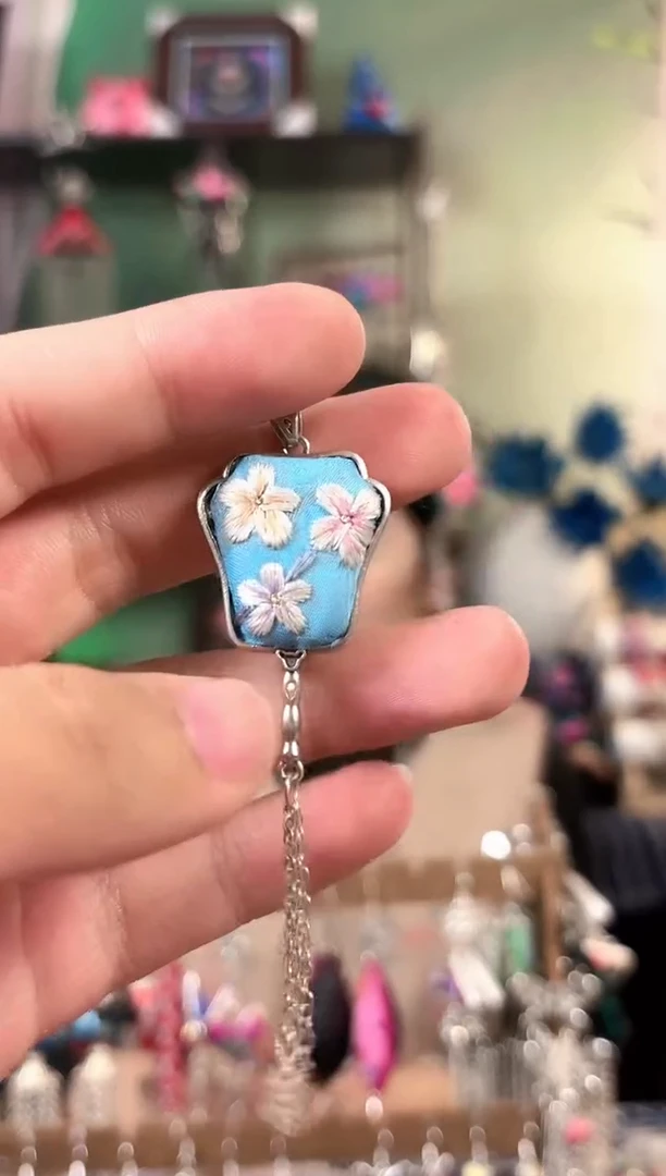 彩云南阁非遗老绣饰品638*