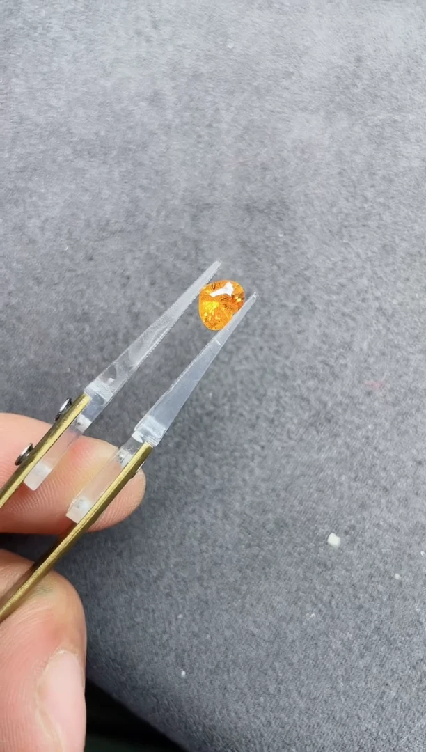 未镶嵌裸石石榴石（芬达石）1.4ct