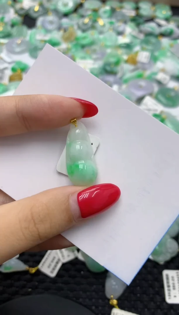 翡翠18K金镶嵌颈饰天然缅甸翡翠A货