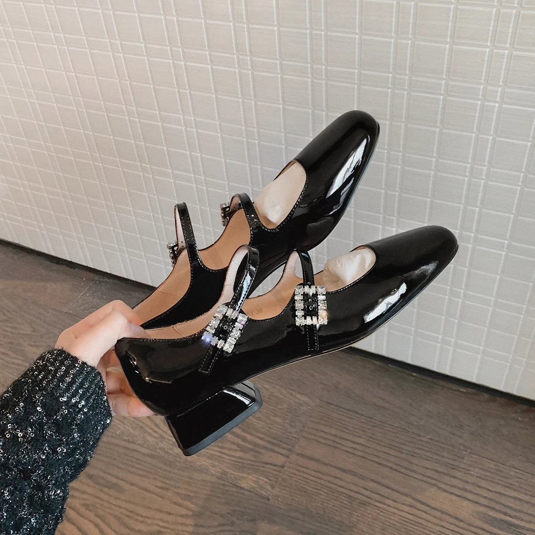 【sheii苏茵茵】精致患者~方头真皮水钻扣带粗跟玛丽珍单鞋E3301080