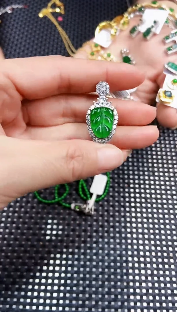 【闪购商品】翡翠吊坠(不含链)未镶嵌111111111