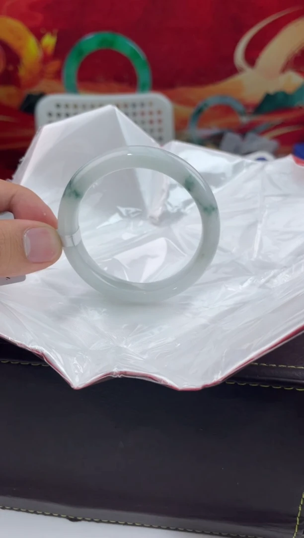 【闪购商品】翡翠手镯未镶嵌13翡翠手镯（微瑕）