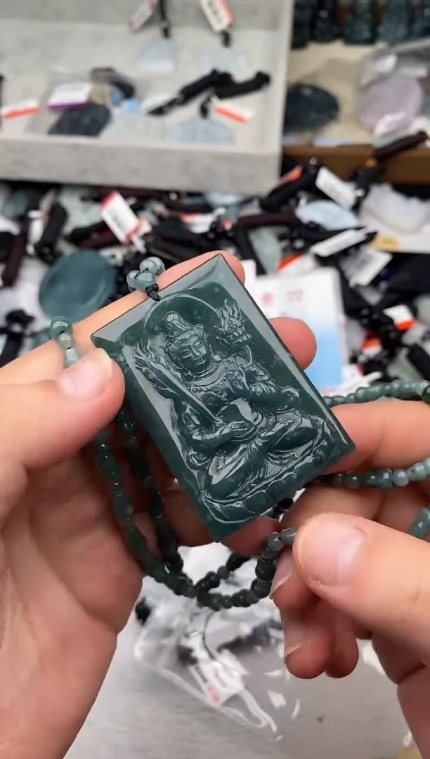翡翠未镶嵌颈饰多样性发其一