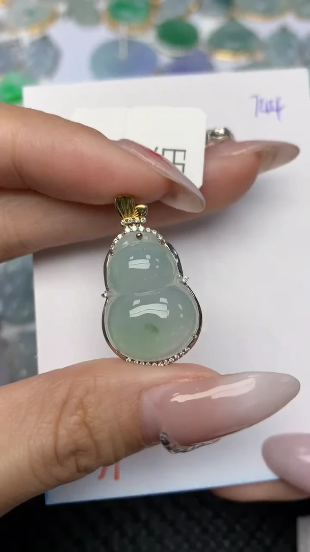 【闪购商品】翡翠颈饰18K金镶嵌天然翡翠a货