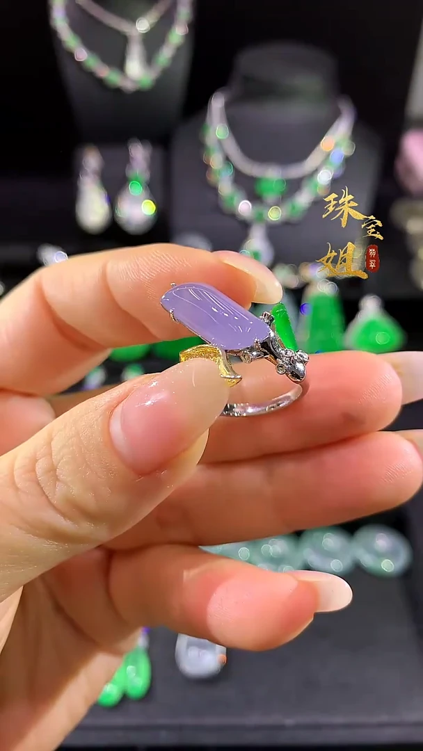 18K金镶嵌戒指翡翠戒指